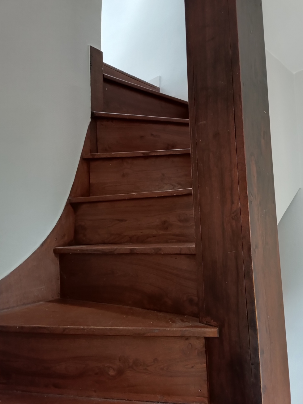 Escalier bois accés étage